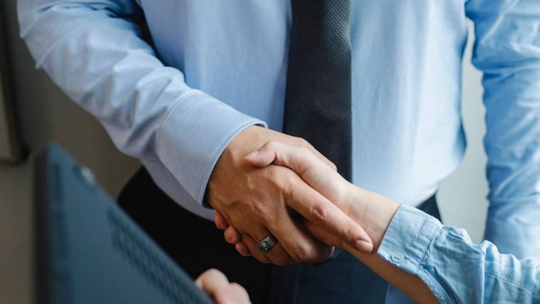 Karşınızdaki kişi bunları yapıyorsa asla güvenmeyin! Uzmanlardan altın değerinde 10 tüyo 6